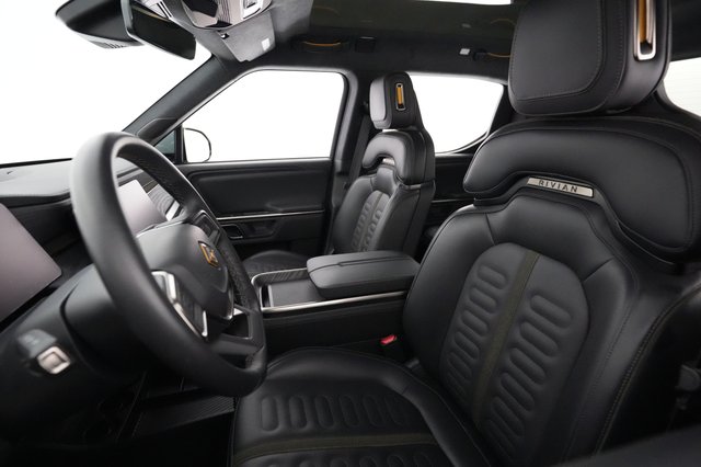 2024 Rivian R1T — photo 3 of 22
