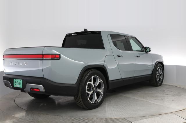 2024 Rivian R1T — photo 2 of 22