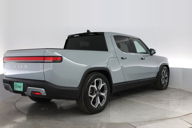 2024 Rivian R1T — photo 2 of 22