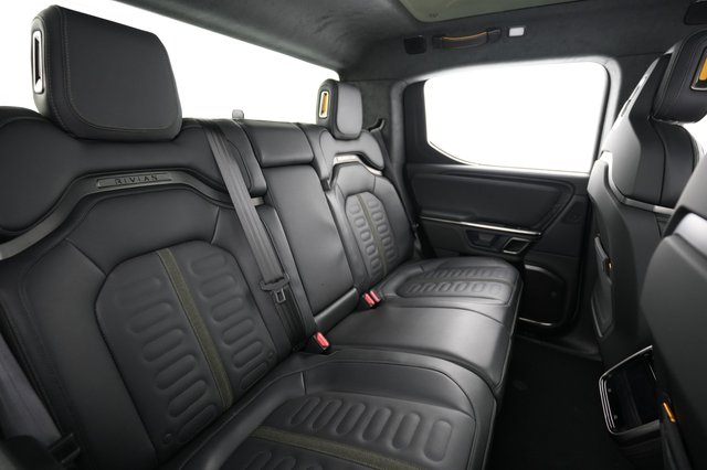 2024 Rivian R1T — photo 4 of 22