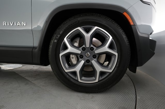 2024 Rivian R1T — photo 17 of 22