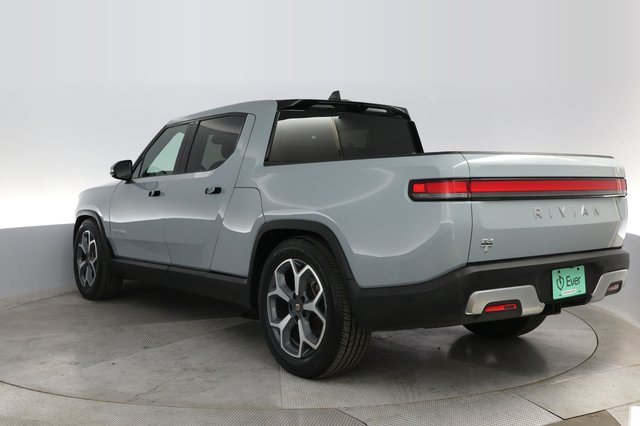 2024 Rivian R1T — photo 13 of 22