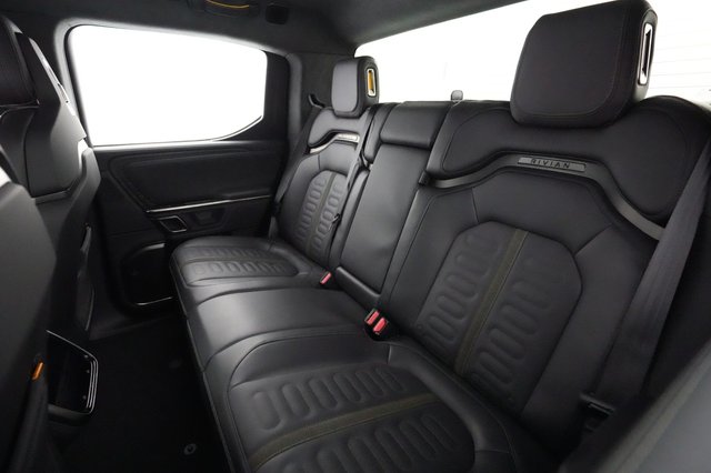 2024 Rivian R1T — photo 18 of 22