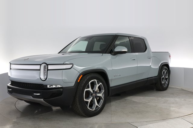 2024 Rivian R1T — VIN 7FCTGBAA8RN033057