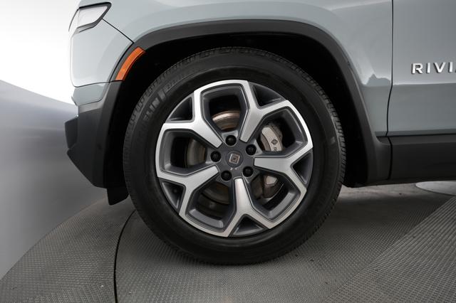 2024 Rivian R1T — photo 7 of 22