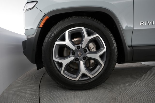 2024 Rivian R1T — photo 7 of 22