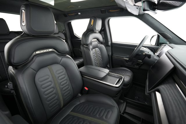 2024 Rivian R1T — photo 19 of 22