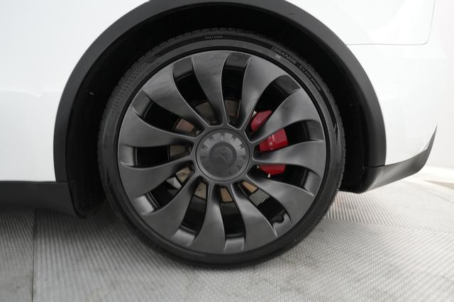 2023 Tesla Model Y — photo 7 of 22