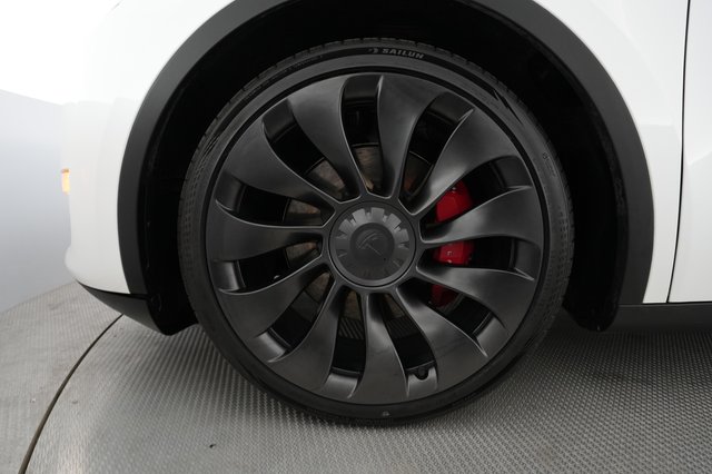 2023 Tesla Model Y — photo 17 of 22