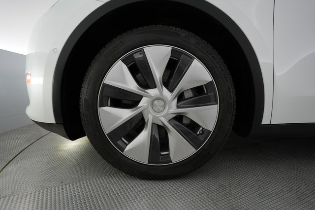 2022 Tesla Model Y — photo 15 of 22