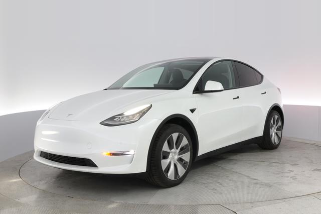 2022 Tesla Model Y — VIN 7SAYGAEE7NF493910
