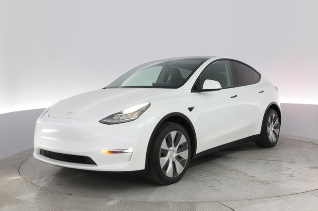 2022 Tesla Model Y — VIN 7SAYGAEE7NF493910