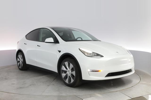 2022 Tesla Model Y — photo 10 of 22