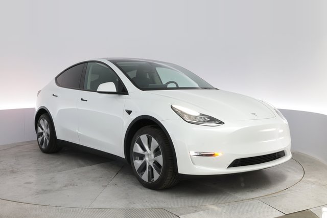 2022 Tesla Model Y — photo 10 of 22