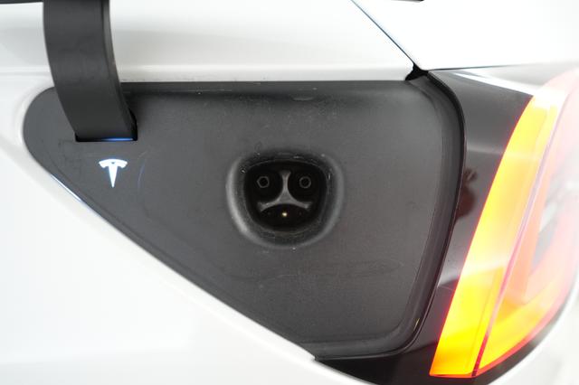 2022 Tesla Model Y — photo 8 of 22