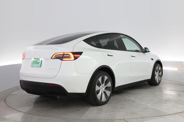 2022 Tesla Model Y — photo 2 of 22