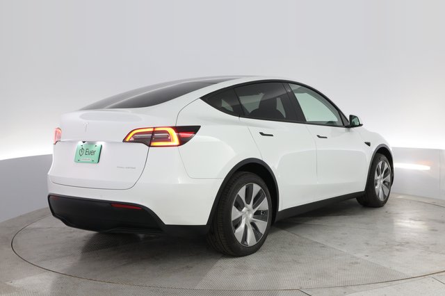 2022 Tesla Model Y — photo 2 of 22