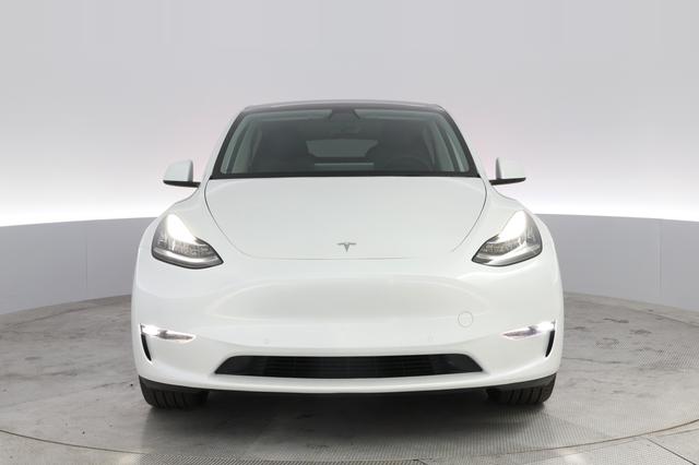 2022 Tesla Model Y — photo 9 of 22