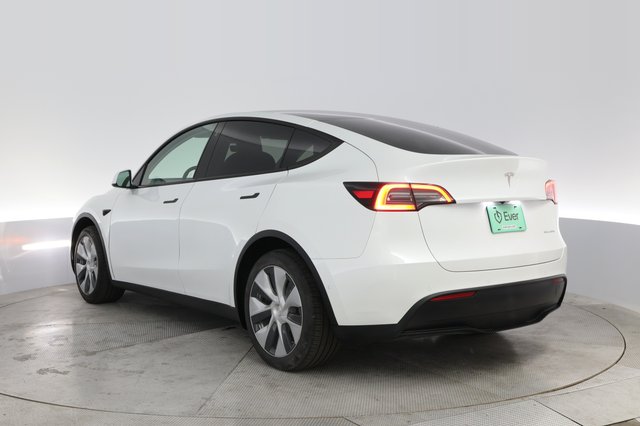 2022 Tesla Model Y — photo 13 of 22
