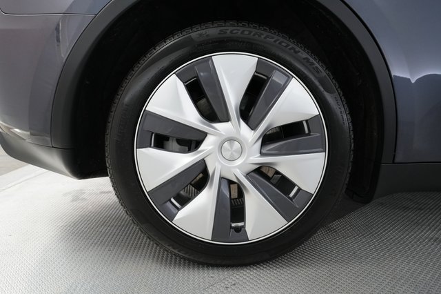 2023 Tesla Model Y — photo 17 of 26