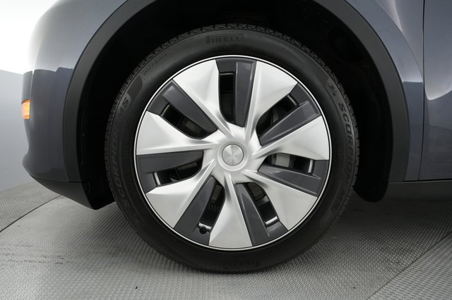 2023 Tesla Model Y — photo 15 of 26
