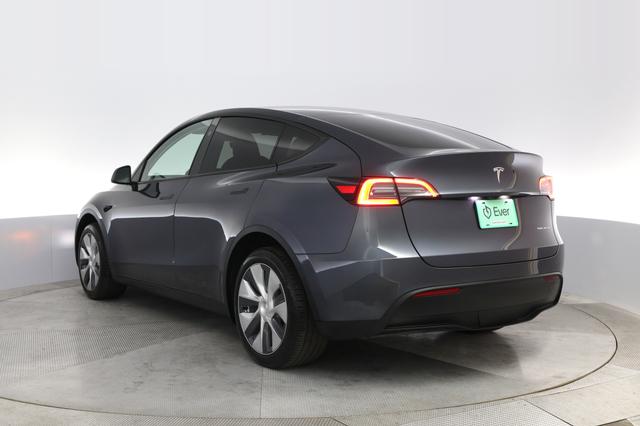 2023 Tesla Model Y — photo 9 of 26