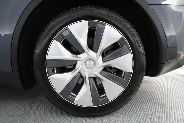 2023 Tesla Model Y — photo 16 of 26