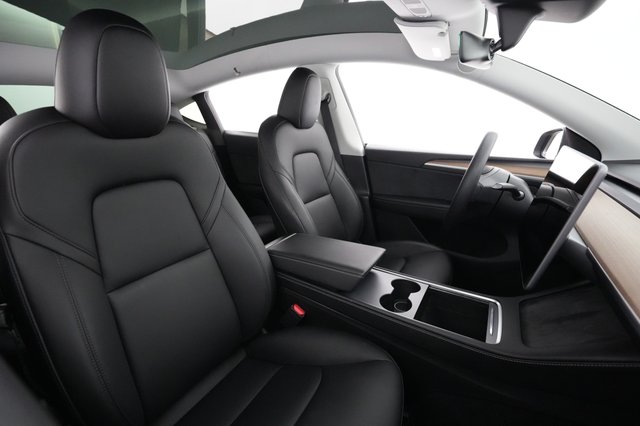 2023 Tesla Model Y — photo 18 of 26