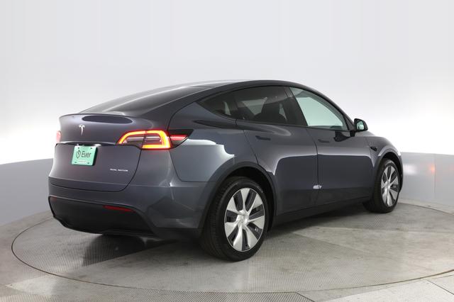 2023 Tesla Model Y — photo 2 of 26
