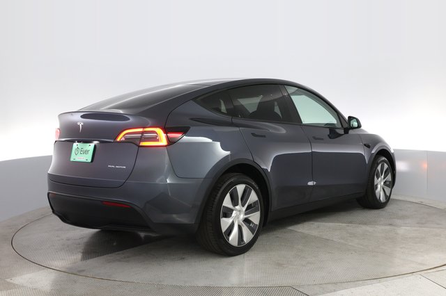 2023 Tesla Model Y — photo 2 of 26