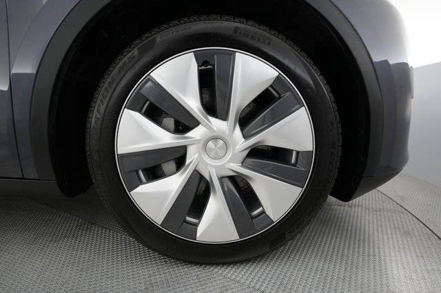 2023 Tesla Model Y — photo 8 of 26