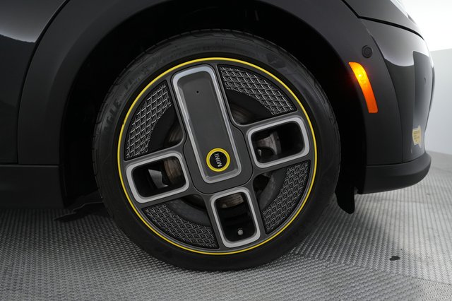 2023 MINI Cooper SE — photo 17 of 21