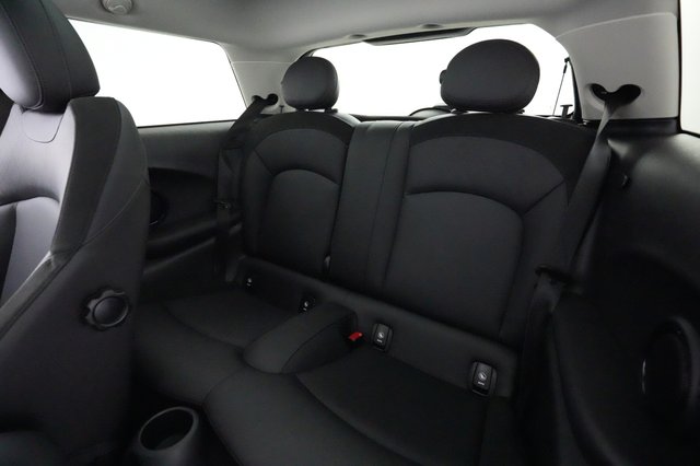 2023 MINI Cooper SE — photo 19 of 21