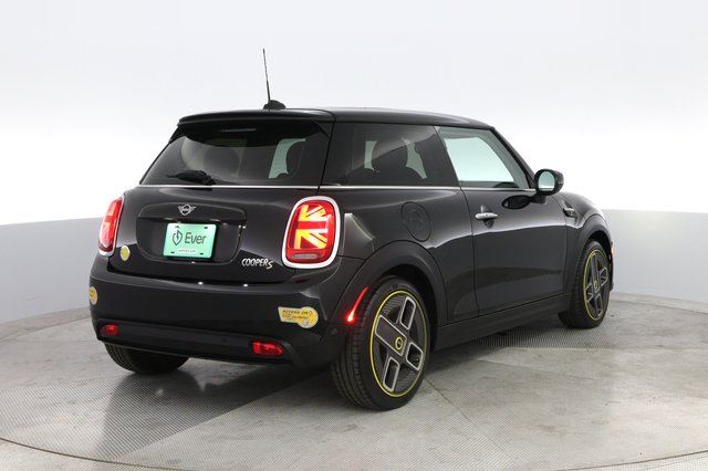 2023 MINI Cooper SE — photo 2 of 21