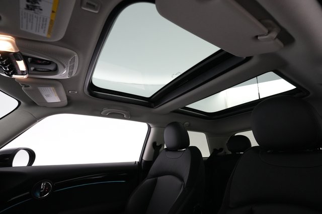 2023 MINI Cooper SE — photo 20 of 21