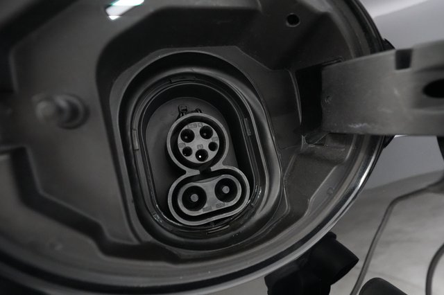 2023 MINI Cooper SE — photo 8 of 21