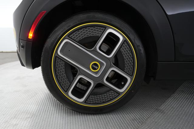 2023 MINI Cooper SE — photo 7 of 21