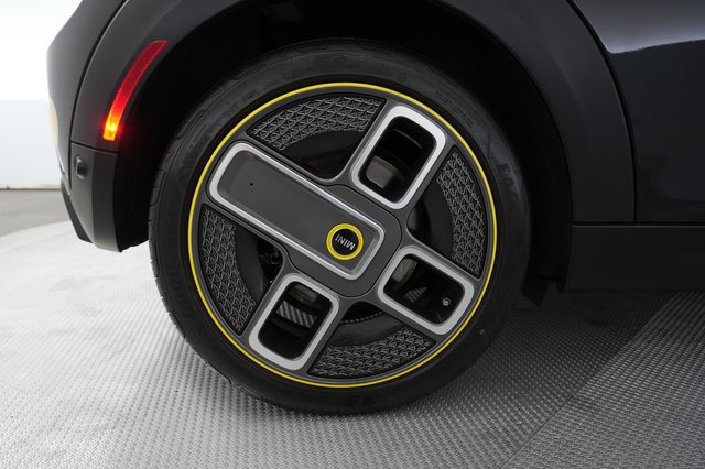 2023 MINI Cooper SE — photo 7 of 21