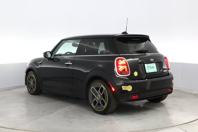 2023 MINI Cooper SE — photo 13 of 21