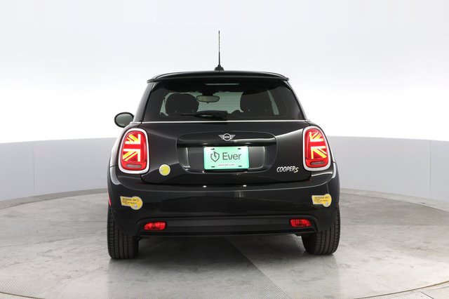 2023 MINI Cooper SE — photo 12 of 21