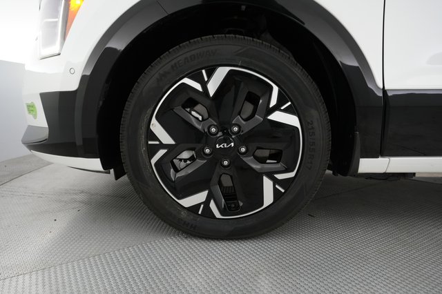 2023 Kia Niro EV — photo 16 of 23