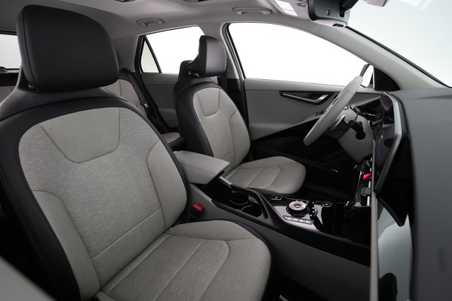 2023 Kia Niro EV — photo 18 of 23