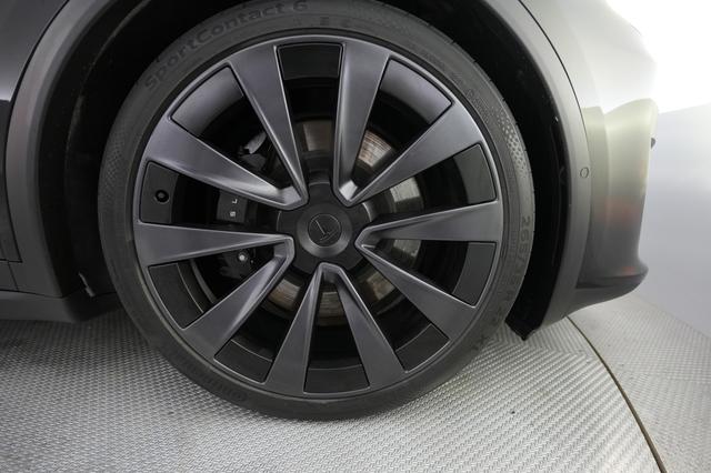 2022 Tesla Model X — photo 7 of 24