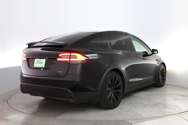2022 Tesla Model X — photo 2 of 24