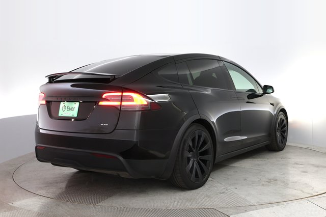 2022 Tesla Model X — photo 2 of 24