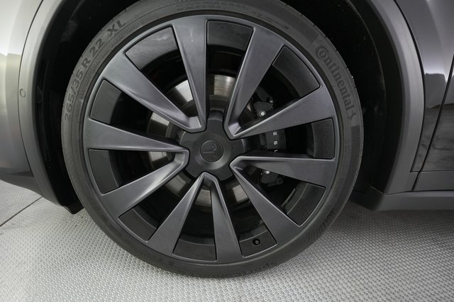 2022 Tesla Model X — photo 16 of 24