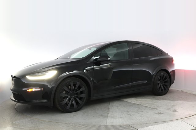 2022 Tesla Model X — photo 14 of 24