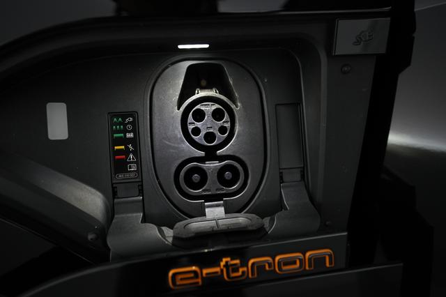 2022 Audi e-tron — photo 8 of 22