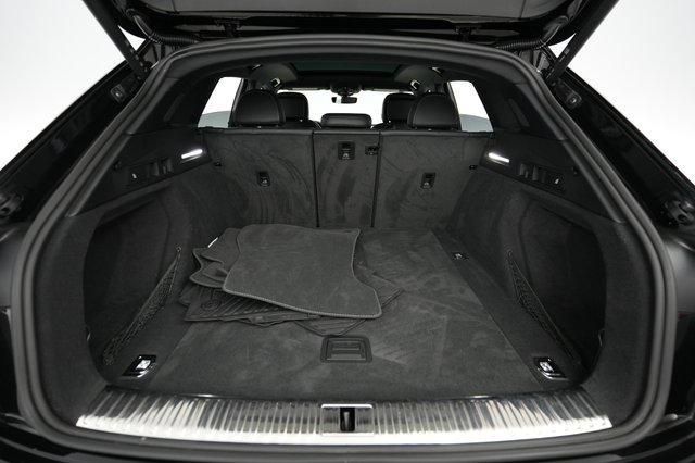 2022 Audi e-tron — photo 6 of 22