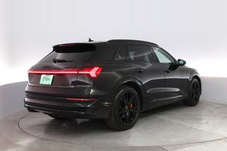 2022 Audi e-tron — photo 2 of 22